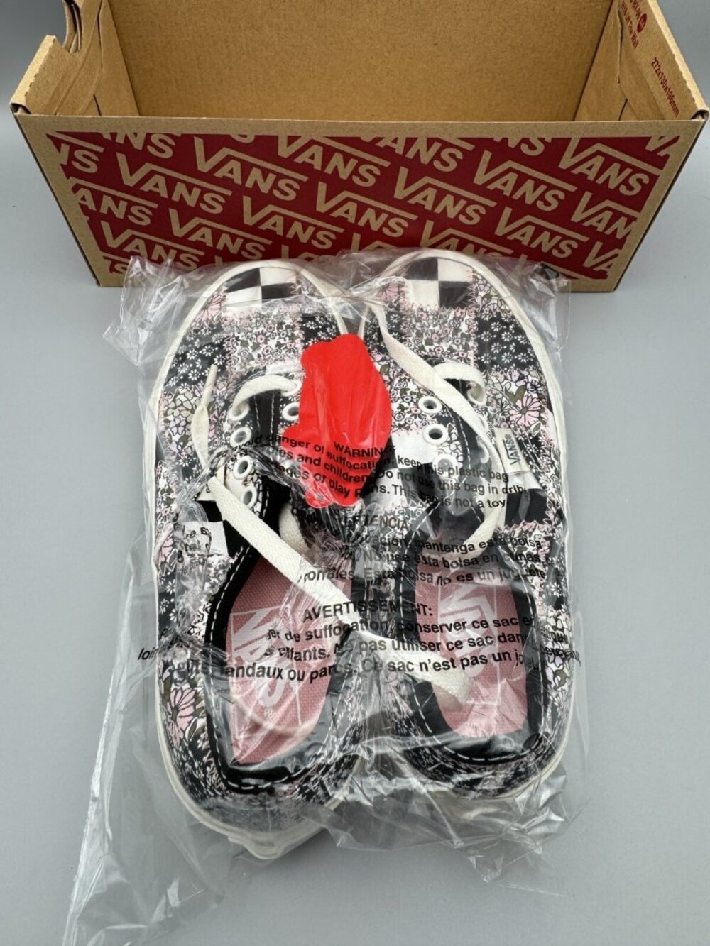 Vans Black Floral Shoes Juniors Low Top Youth Size 1.5 Kids New With Box Girls